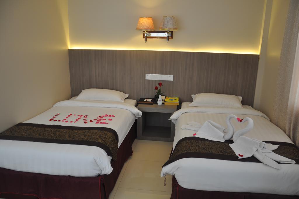 Golden Hill Hotel - Lashio Bagian luar foto