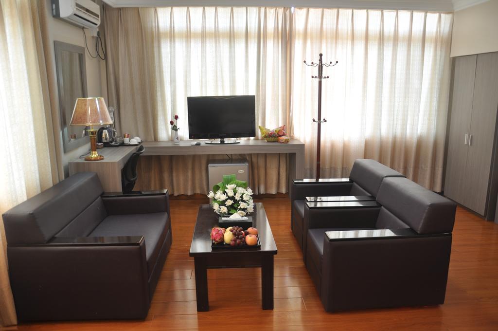 Golden Hill Hotel - Lashio Bagian luar foto
