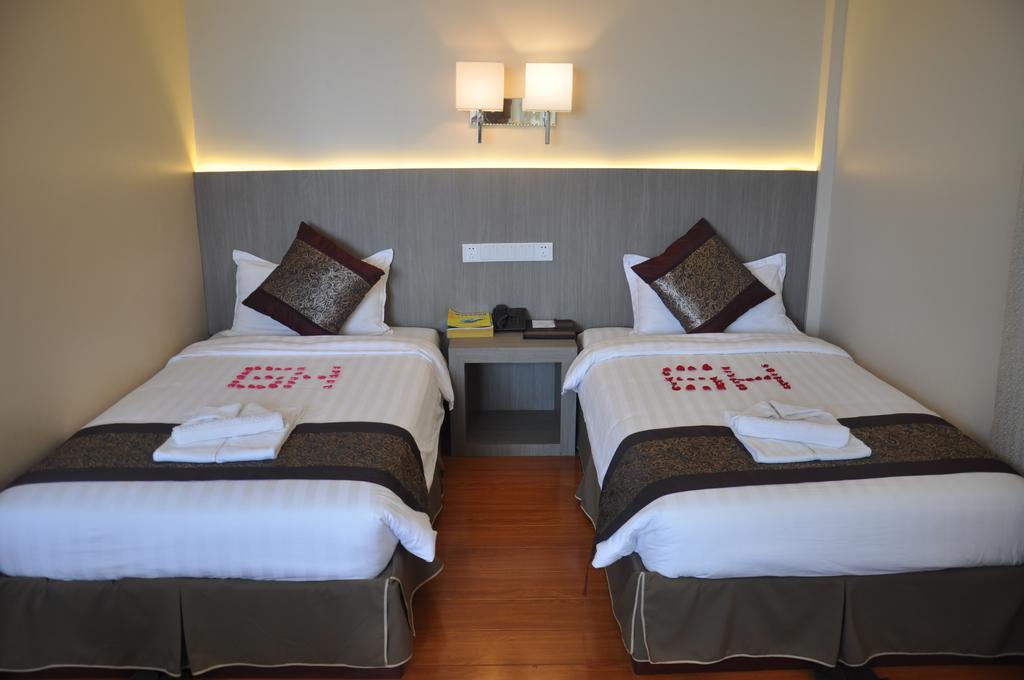 Golden Hill Hotel - Lashio Bagian luar foto