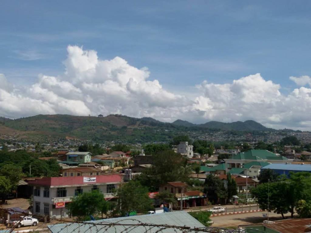Golden Hill Hotel - Lashio Bagian luar foto