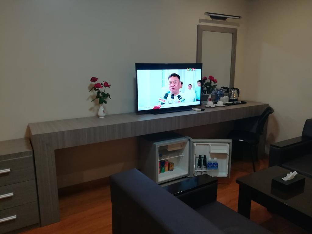 Golden Hill Hotel - Lashio Bagian luar foto