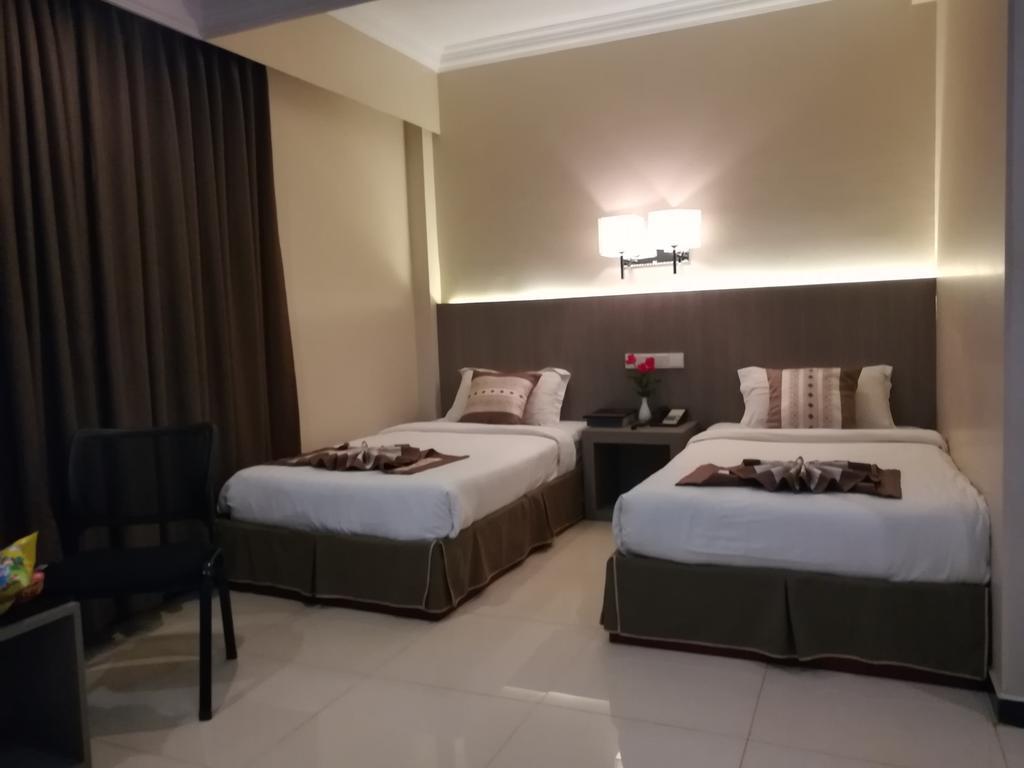 Golden Hill Hotel - Lashio Bagian luar foto