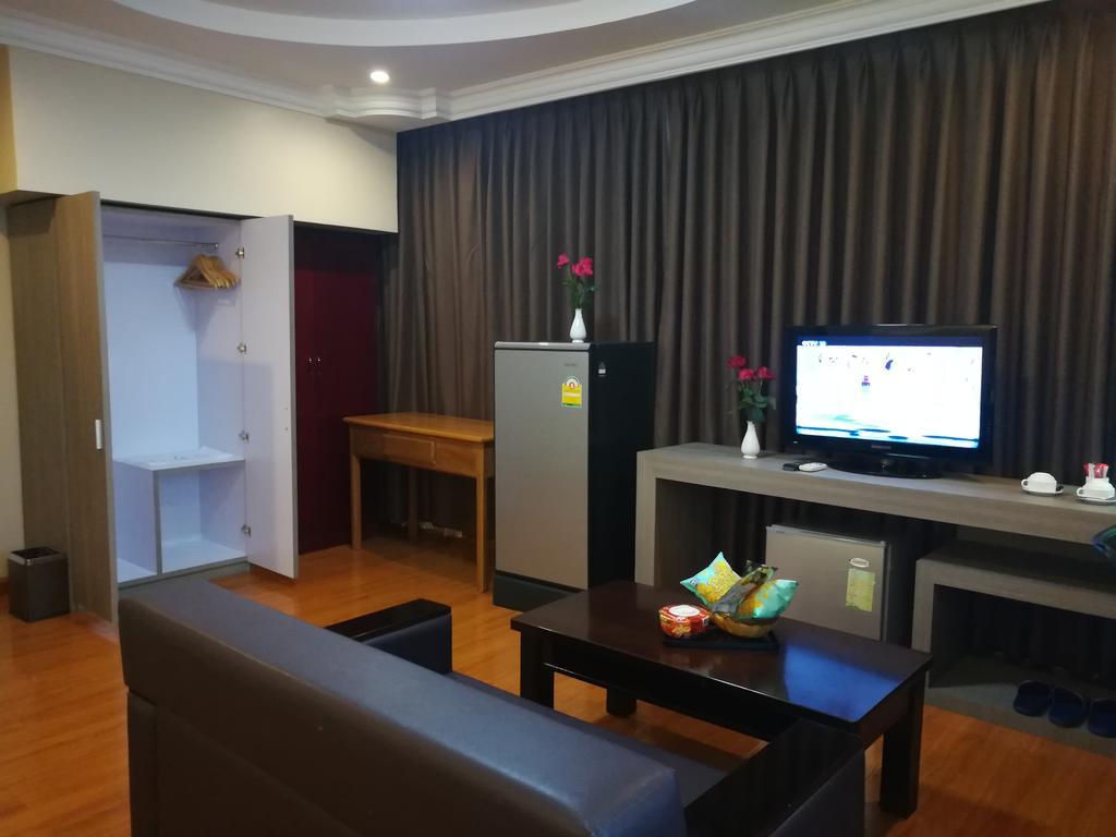 Golden Hill Hotel - Lashio Bagian luar foto